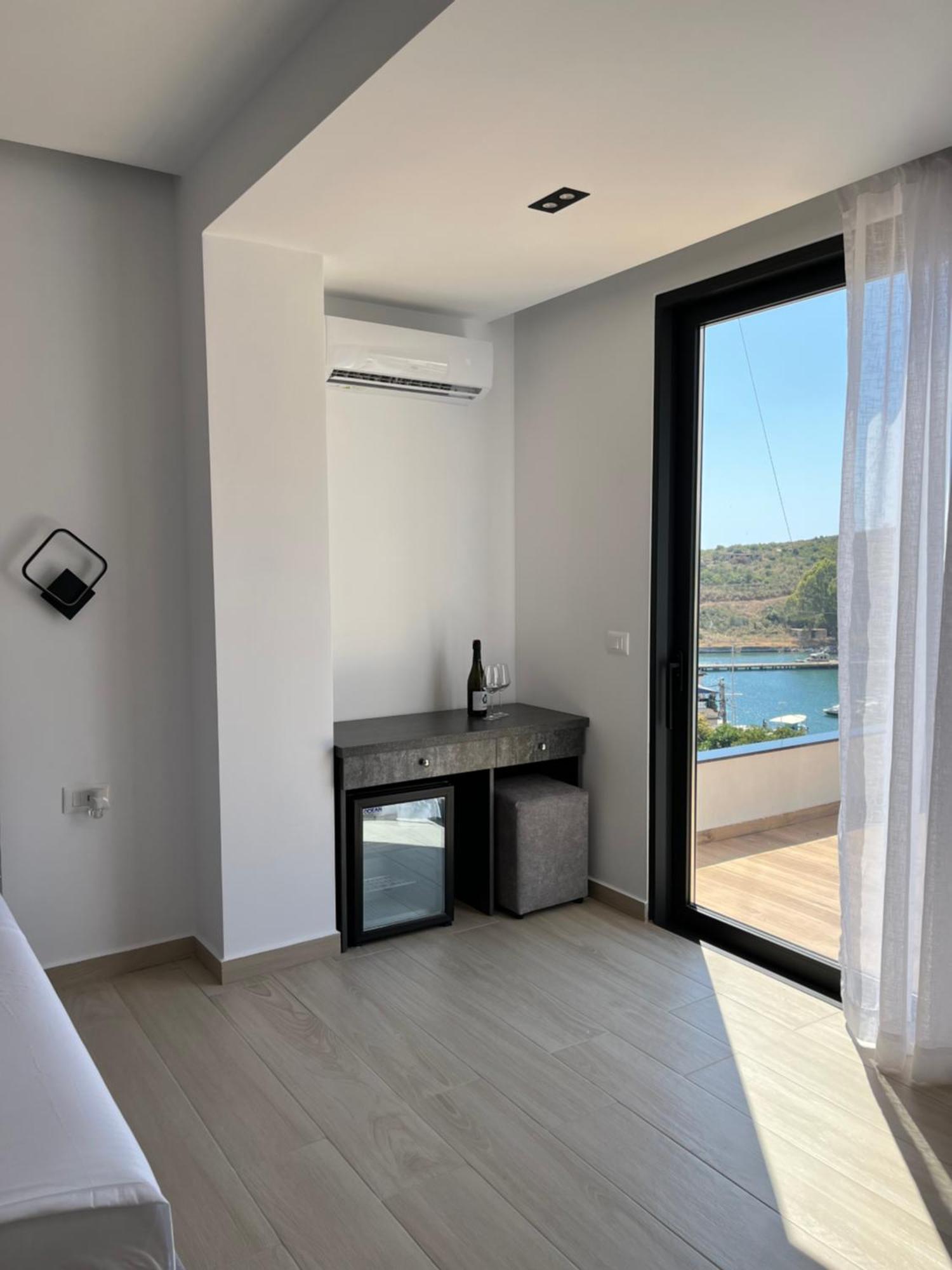 Del Mare Hotell Sarandë Eksteriør bilde